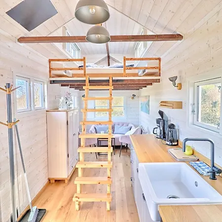 Tiny House *